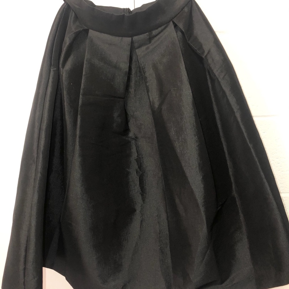 BLACK FLARED SKIRT - Lightly worn